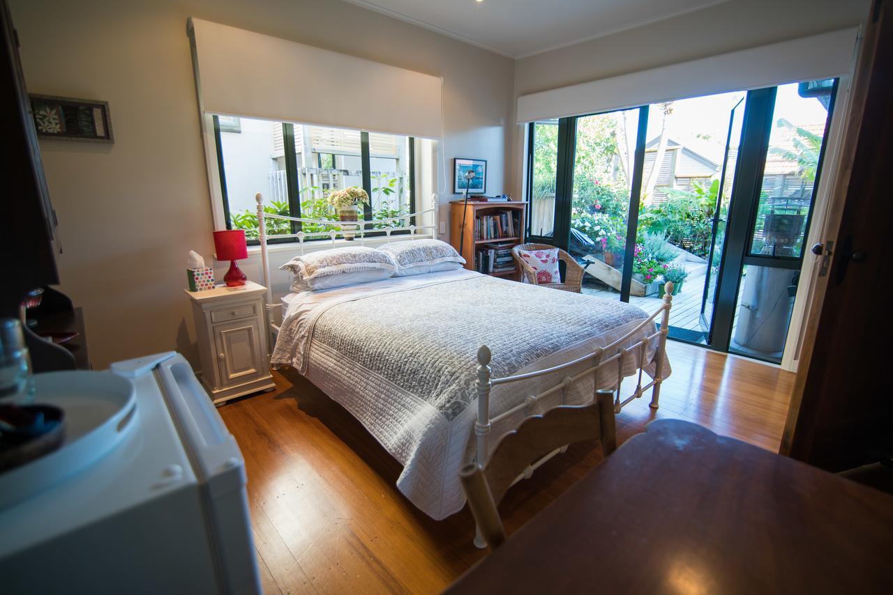 Terry And Cindy'S Bed And Breakfast Auckland Exterior foto